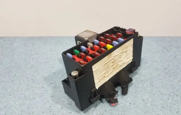 Ford Fiesta Fuse box set 8V5T-14B562ACC