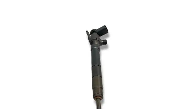 Skoda Octavia Mk3 (5E) Fuel injector 28370681 04L277