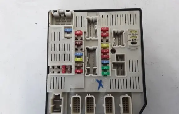 Renault Laguna III Fuse module