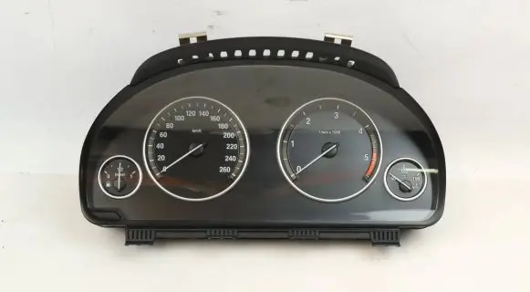 BMW 5 F10 F11 Speedometer (instrument cluster) 9255589