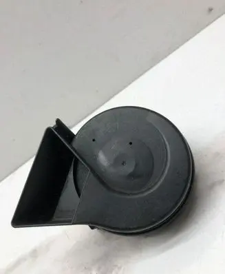 Audi A4 S4 B7 8E 8H Horn signal 8E0951221A