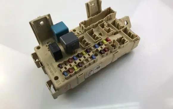 Toyota Avensis T250 Fuse box set 82641CA010F