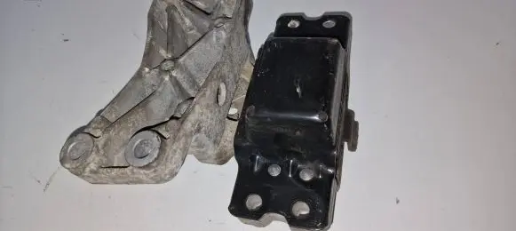 Volkswagen PASSAT B6 Engine mounting bracket 1K0199117 3C0199555