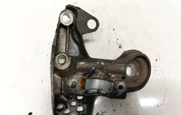Audi A4 S4 B5 8D Engine mounting bracket 4b0199351