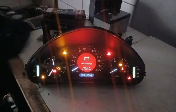 Mercedes-Benz E W211 Speedometer (instrument cluster) A2115402348 110080292