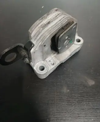 Volvo XC90 Engine mount bracket 326D20E