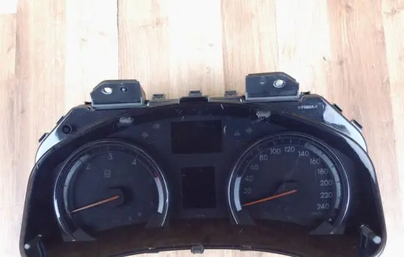 Toyota Avensis T270 Speedometer (instrument cluster) 8380005K40