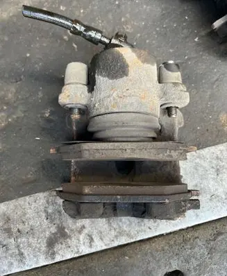 Volkswagen Golf IV Front brake caliper