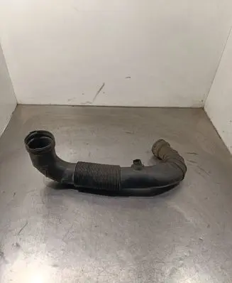 Air intake hose/pipe