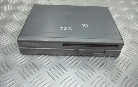 Toyota Avensis T250 Radio/GPS head unit trim 08662-00870