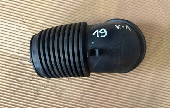 BMW X5 E70 Air intake duct part 7793645 44618700 R114