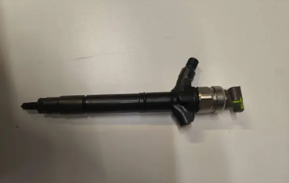 Toyota Avensis T250 Fuel injector 236700R160 02M01396