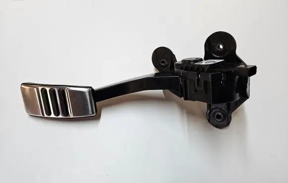 Ford Mustang VI Accelerator throttle pedal CR339F836AC