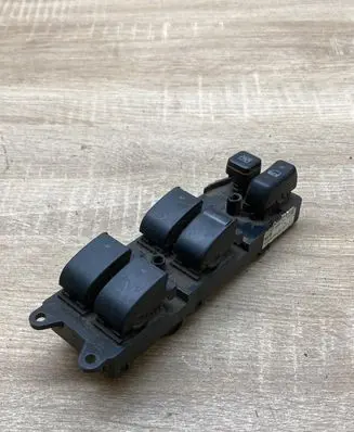 Toyota Verso Electric window control switch 848200F010