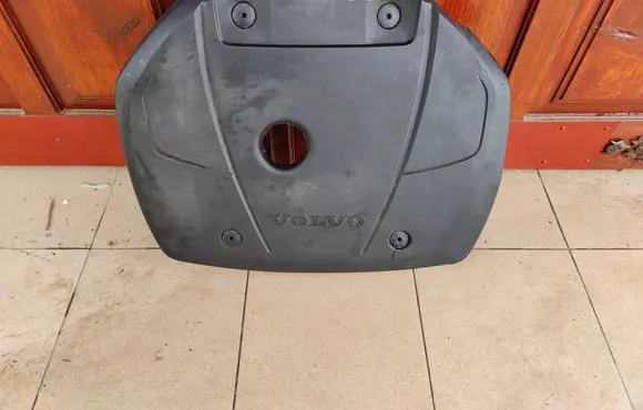 Volvo V60 Engine cover (trim) 31657646