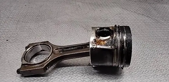 BMW 3 E90 E91 Piston with connecting rod