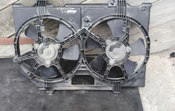 Nissan X-Trail T30 Radiator cooling fan shroud