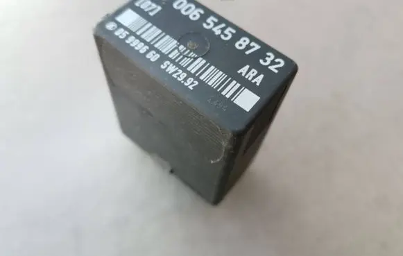Mercedes-Benz 190 W201 Fuel pump relay 0065458732 SW2992 05999660