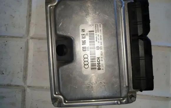 Audi A4 S4 B5 8D Engine control unit/module 038906019AN 0281010094