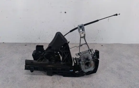 Volvo V50 Front door lock 3069915430663576