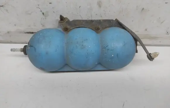 Vacuum air tank