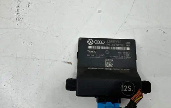 Volkswagen PASSAT B6 Gateway control module 3C0907530E