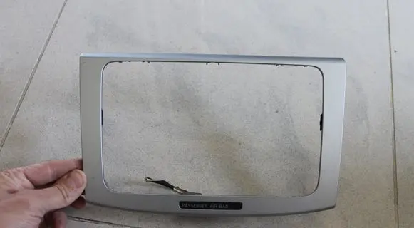 Radio/GPS head unit trim