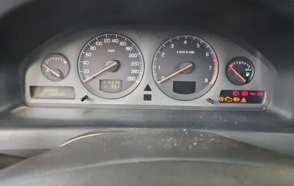 Speedometer (instrument cluster)
