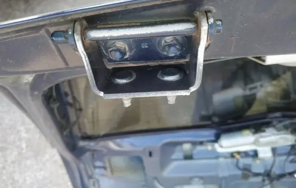 Ford Mondeo Mk III Tailgate/trunk/boot hinge