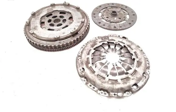 Nissan Pulsar Clutch set kit 123104345R