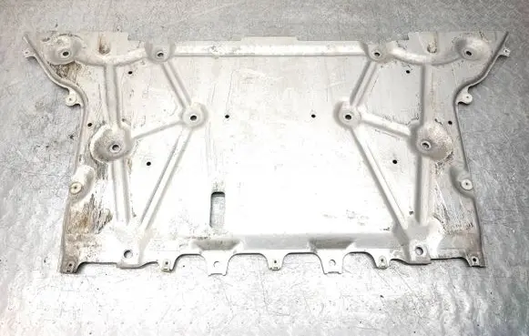 BMW i4 Engine splash shield/under tray 7915376