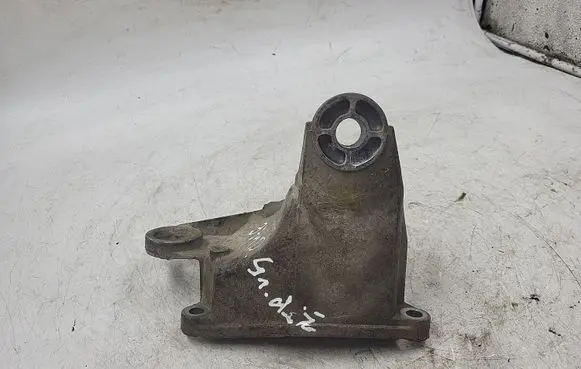 Audi A4 S4 B5 8D Gearbox mounting bracket 8D0399114