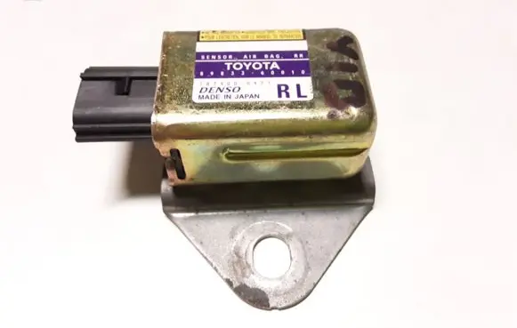 Toyota Land Cruiser (J120) Airbag deployment crash/impact sensor 8983360010 1879000471