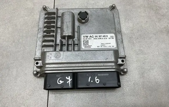 Volkswagen Golf VII Engine control unit/module 04L907445B