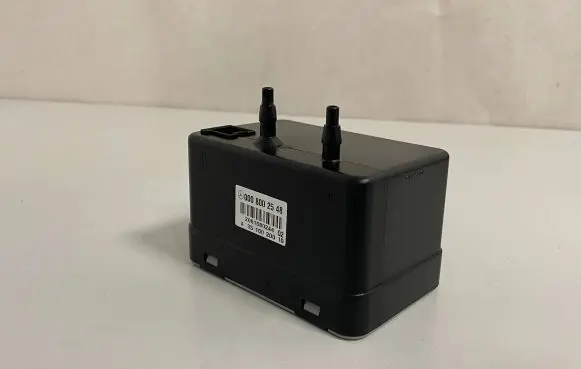 Mercedes-Benz CLK A209 C209 Central locking vacuum pump 0008002548 2061580244