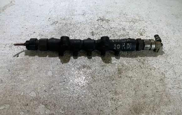 Toyota Avensis T250 Fuel main line pipe