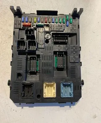 Citroen C5 Fuse module 281197595