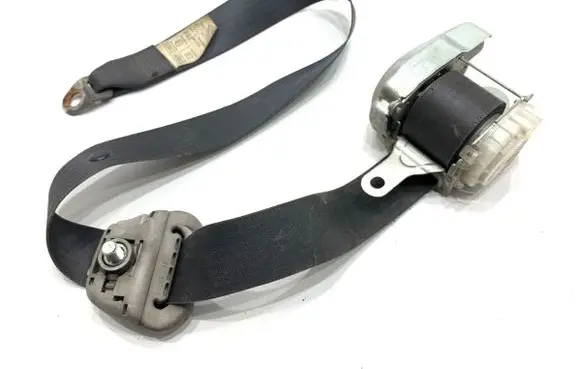 Suzuki Swift I Front seatbelt 