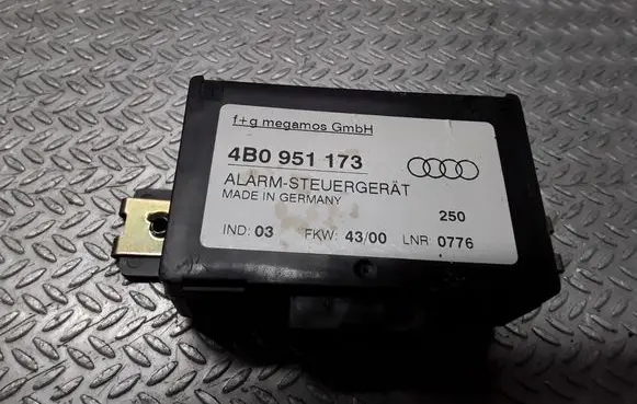 Audi A3 S3 8L Alarm control unit/module 4B0951173