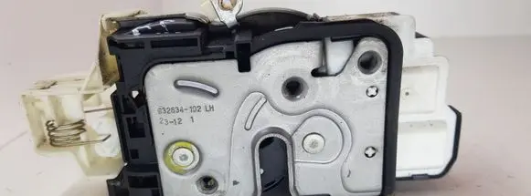 Volvo V40 Front door lock 932634102