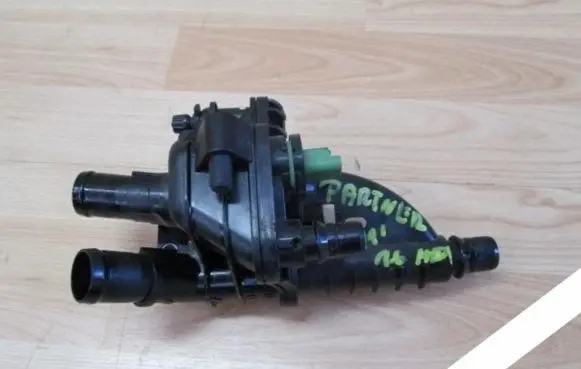 Citroen Berlingo Thermostat housing 