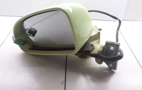 Volkswagen New Beetle Front door electric wing mirror E1010545