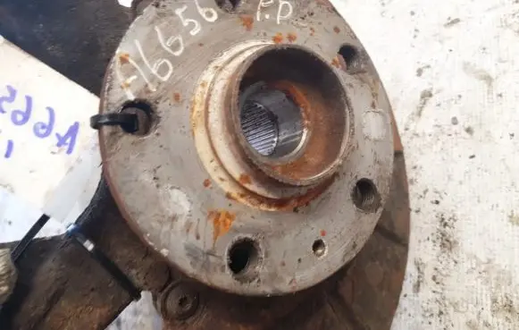 Skoda Octavia Mk2 (1Z) Front wheel hub