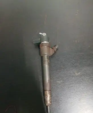 Volvo XC90 Fuel injector 30750283