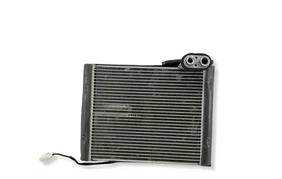 Toyota Yaris XP210 Air conditioning (A/C) radiator (interior) J2842