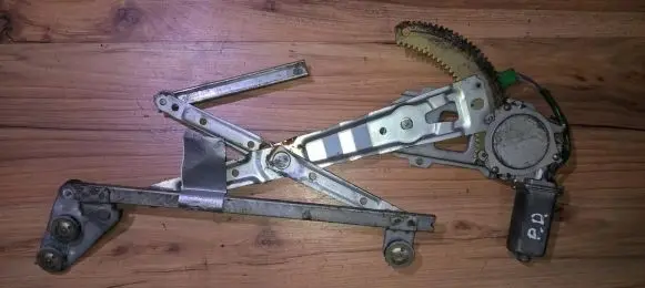 Subaru Impreza I Sliding door window regulator with motor