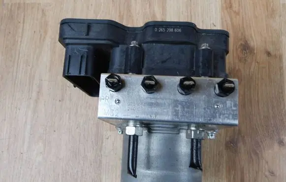 Toyota Yaris XP210 ABS Pump 445400DA30 0265298606