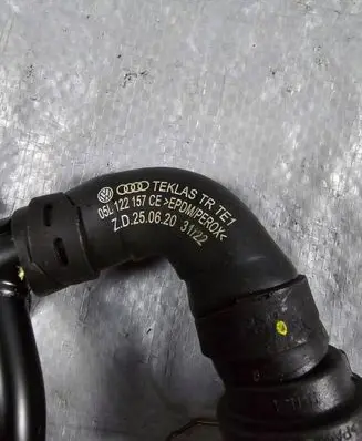 Audi A4 S4 B9 8W Engine coolant pipe/hose 05L122157CE