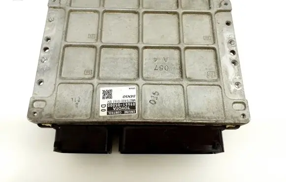 Toyota Avensis T270 Engine control unit/module 8966105D00