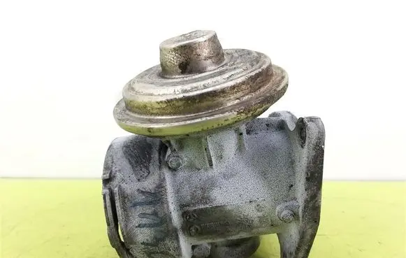 Mercedes-Benz C AMG W203 EGR valve A611090075A
